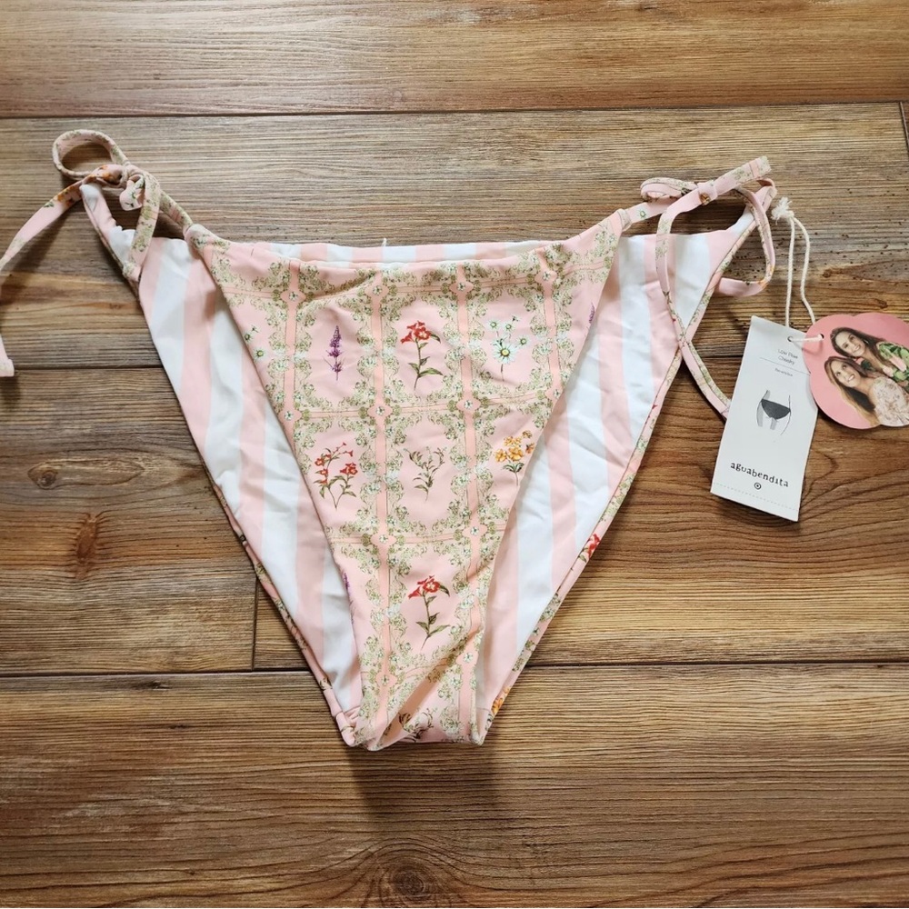 NWT Aguabendita Reversible Shabby Chic Bikini Bottom. Size Medium